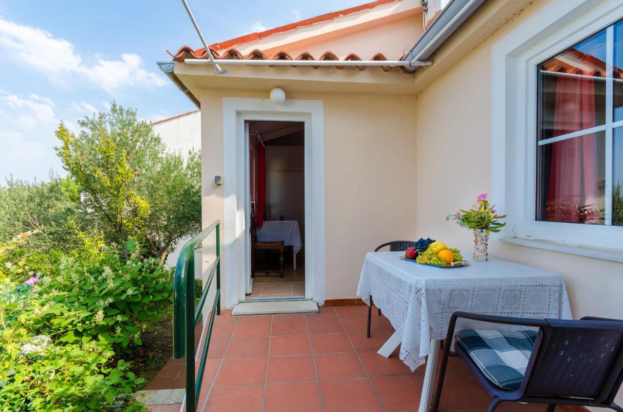 Apartments Sime Лопар Екстериор снимка