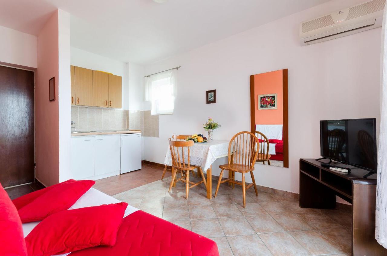 Apartments Sime Лопар Стая снимка