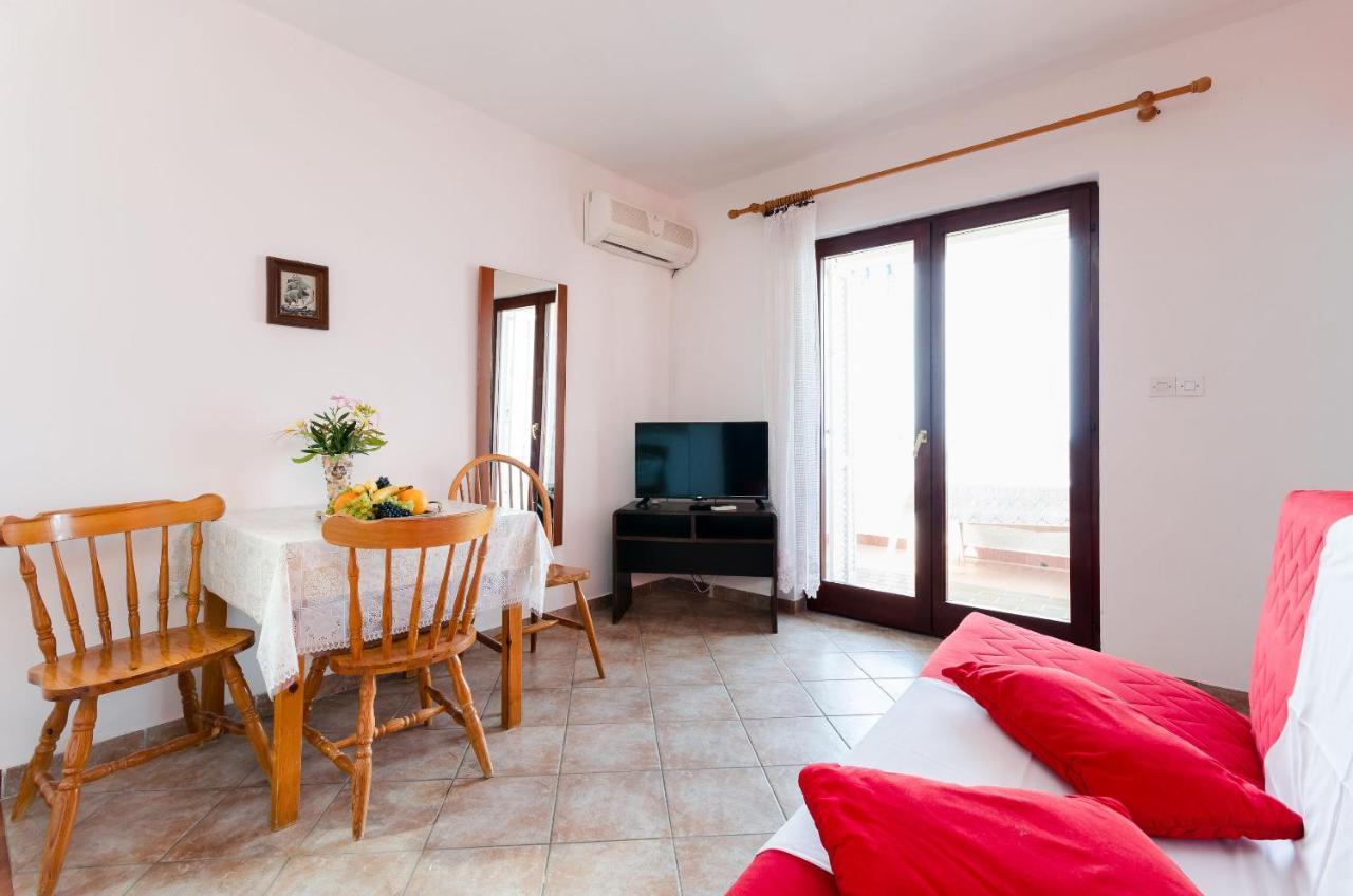Apartments Sime Лопар Стая снимка