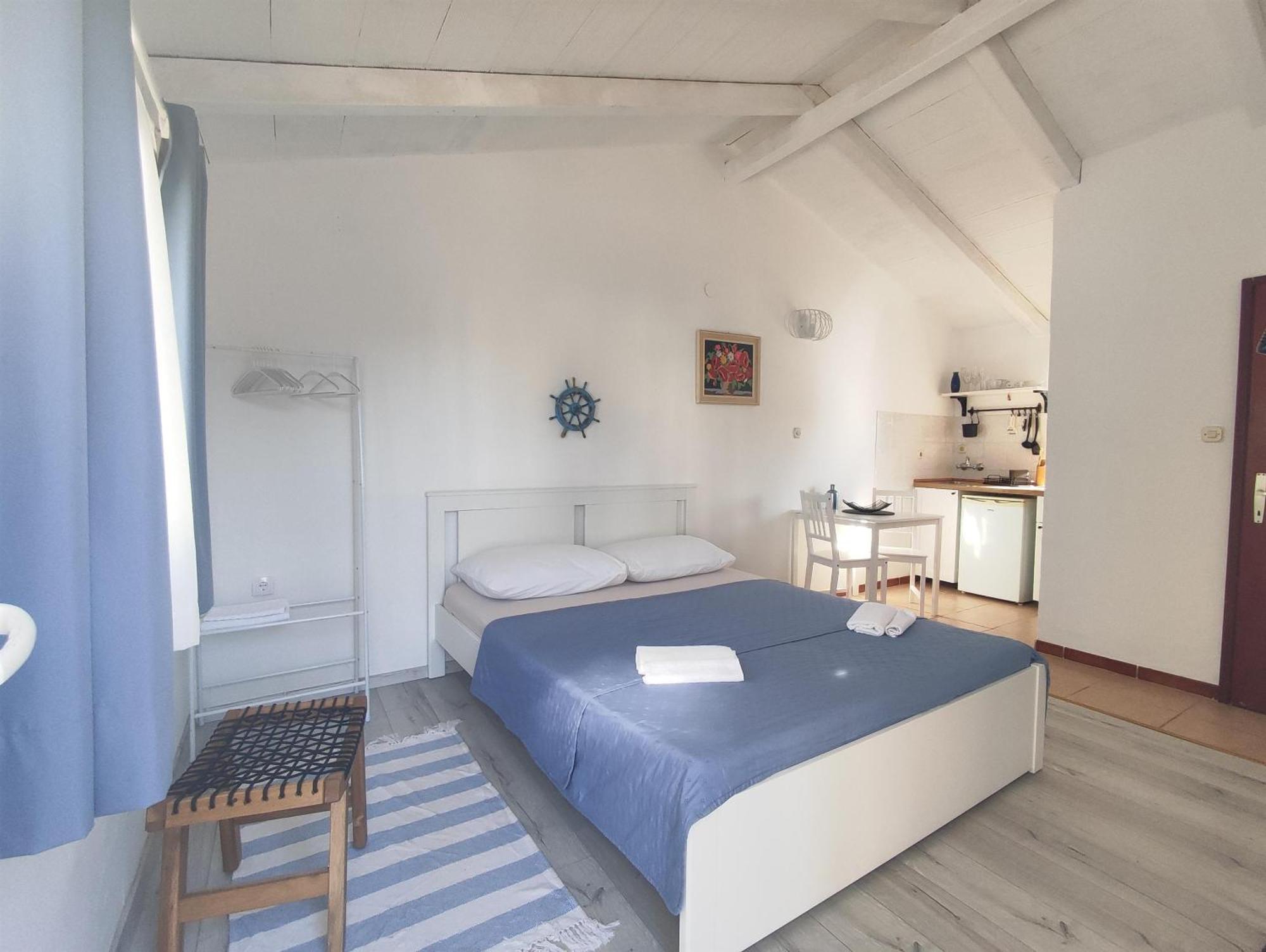 Apartments Sime Лопар Екстериор снимка